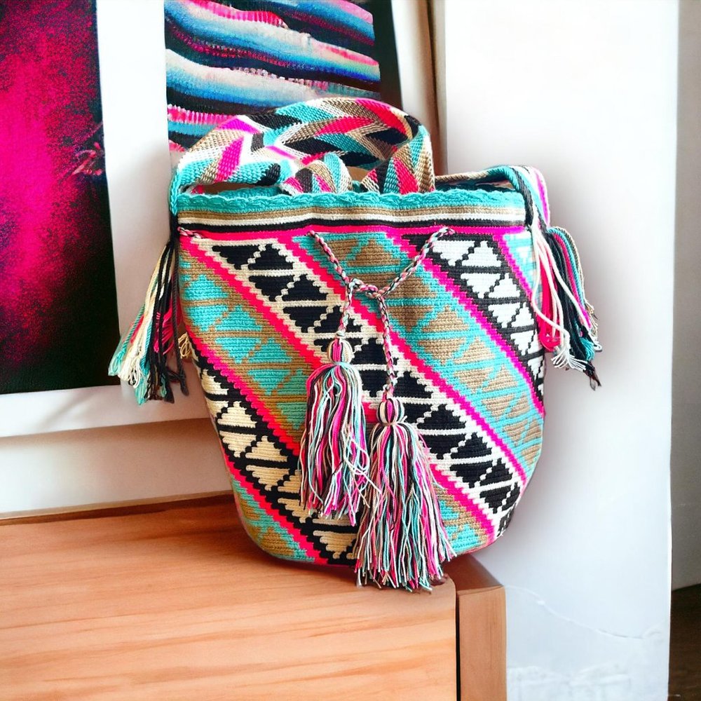 Brand New Wayùu mochila bag of a single yarn Traditional Wayùu Design Bag